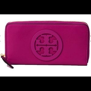 BNWT TORY BURCH Fuschia Charlie Zip Continental…
